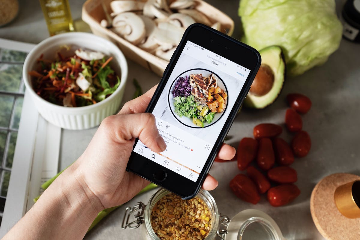 Instagram Öne Çıkan Hikayeler Neden Başa Sarıyor? Nasıl Çözülür?