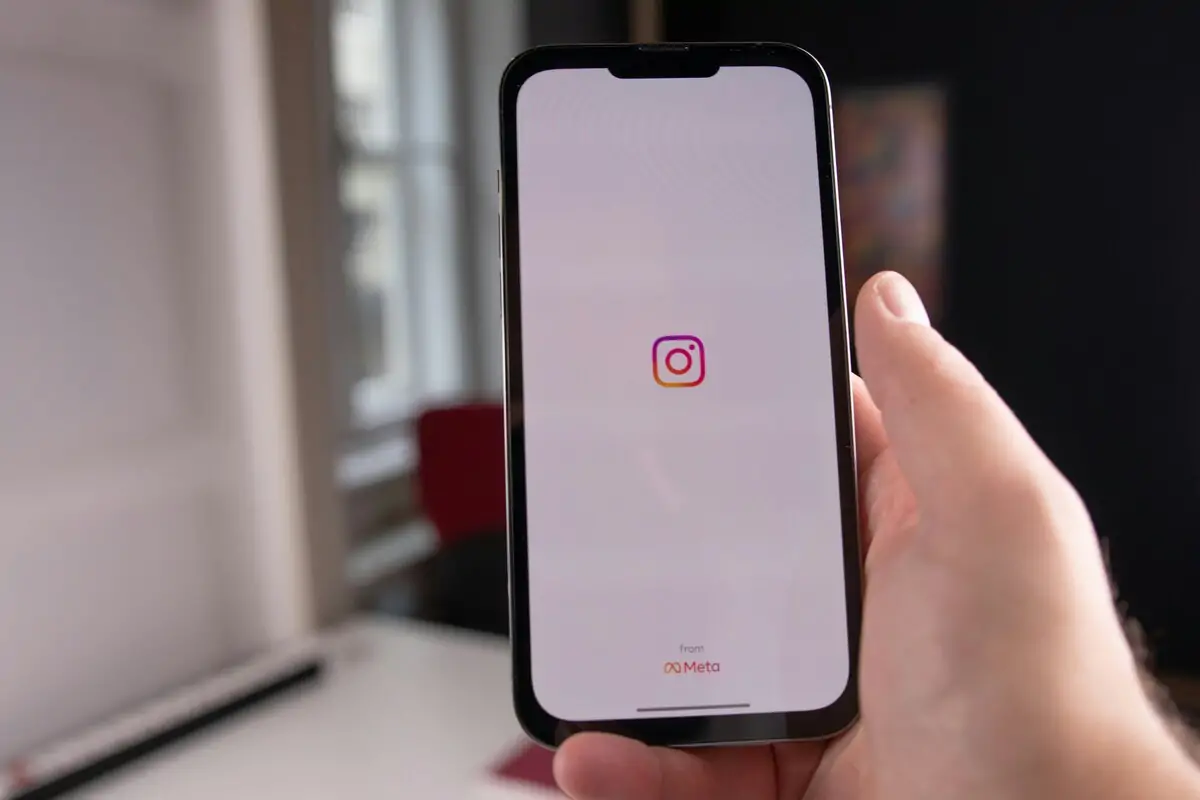Instagram’da Story’e Bakarken Ekranda Konfeti Patlaması Neden Olur?